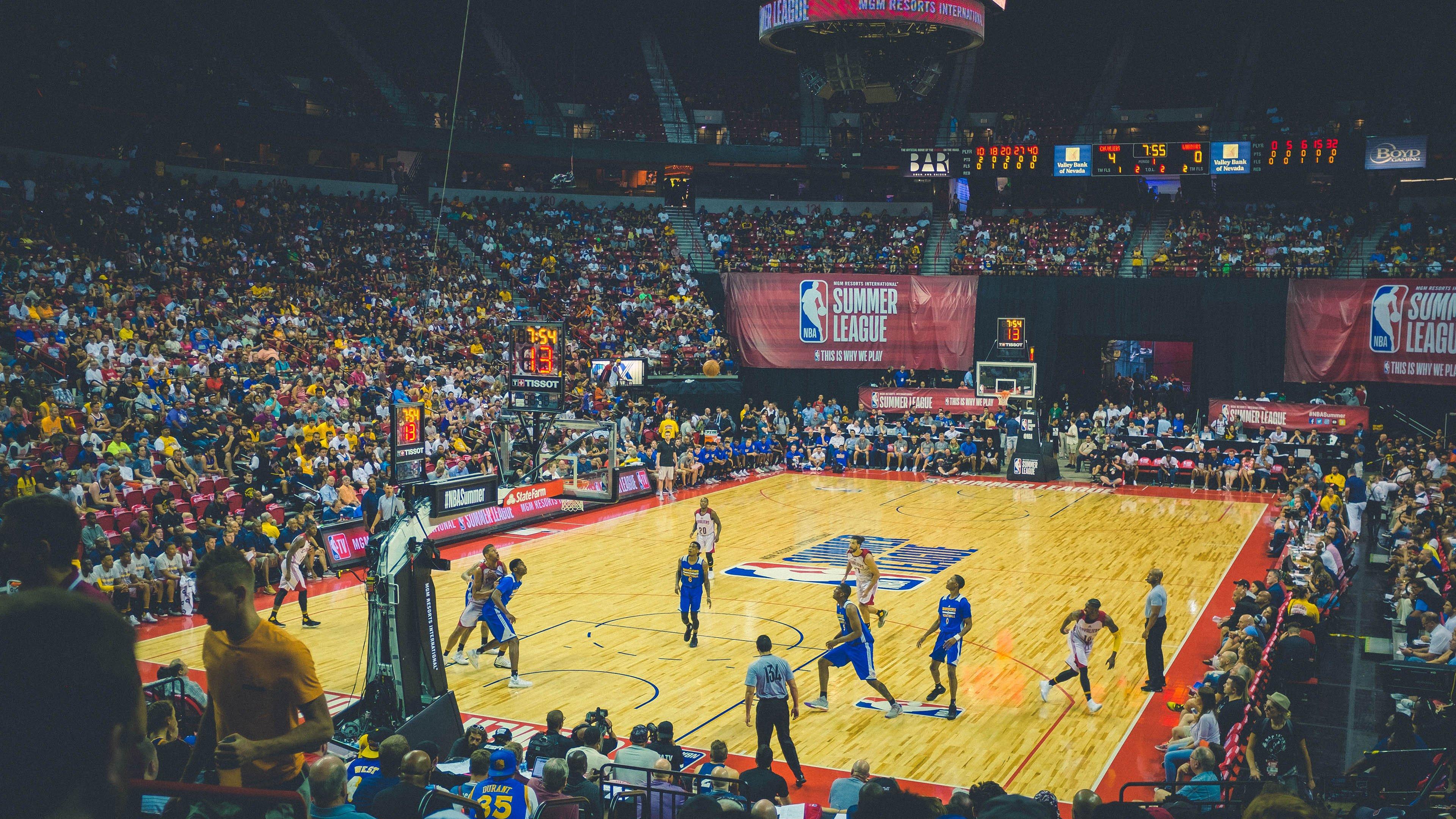 UFC 300震撼落幕，新旧王者交替引爆全球格斗热潮