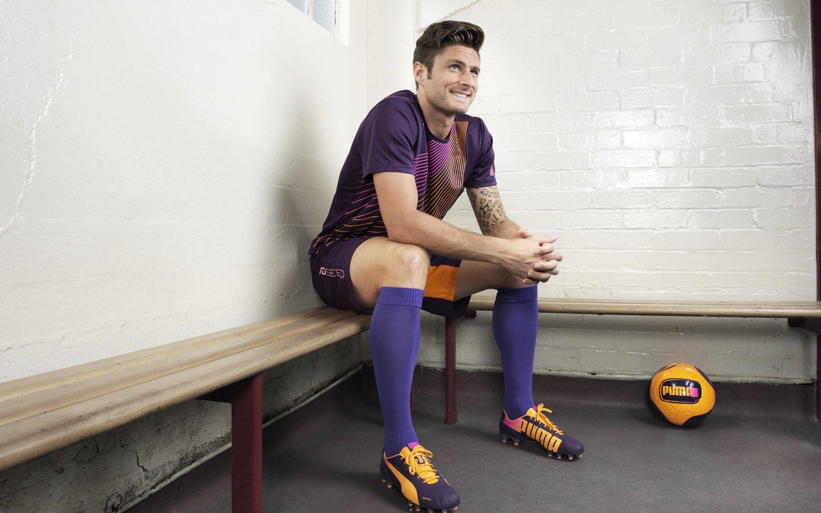 VAR判罚引发巨大争议 关键进球被吹比赛陷入混乱