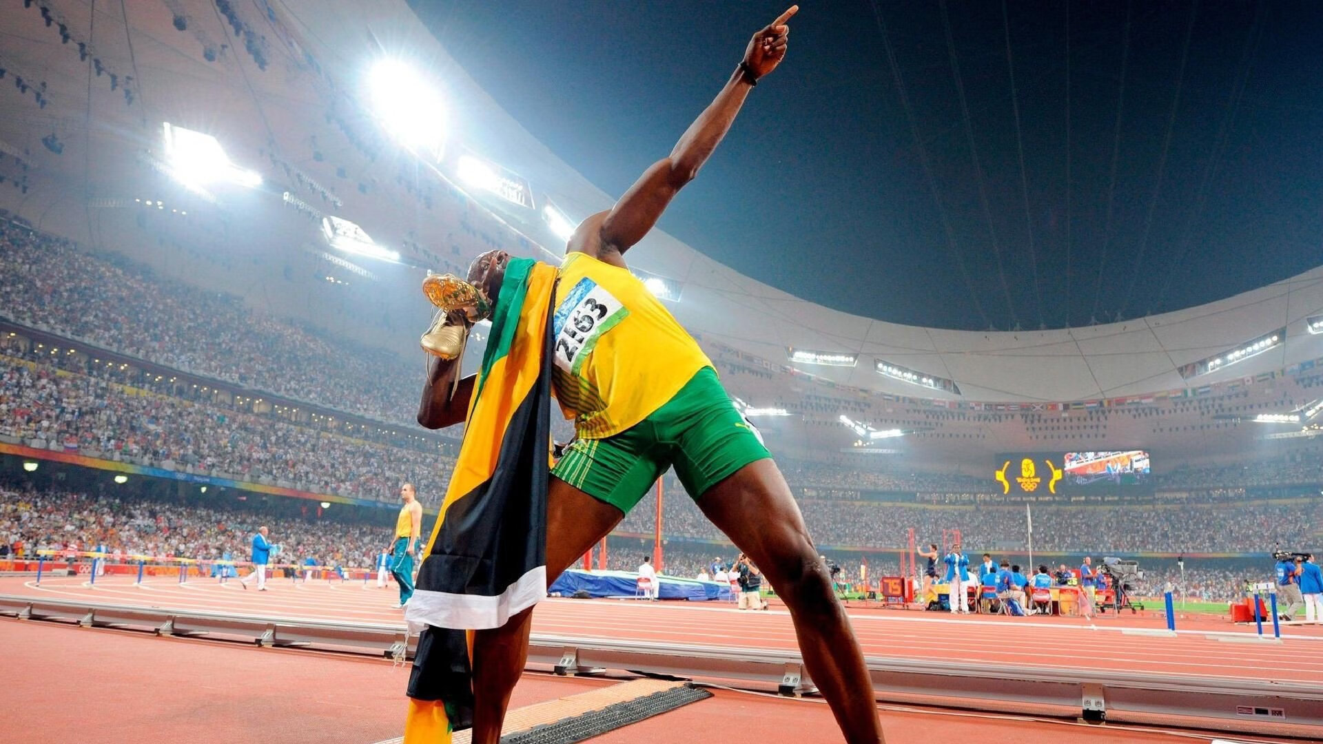 国际帆船赛巅峰对决，顶尖选手逐浪争锋